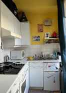 ครัวส่วนตัว Bright Studio Flat in Notting Hill