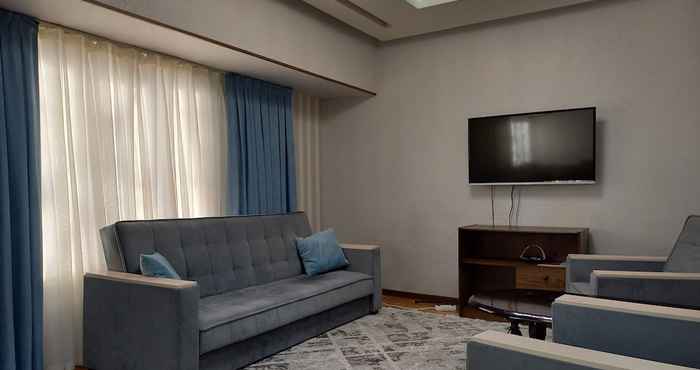 Lain-lain 4-bed Apartment in Tashkent City Center C