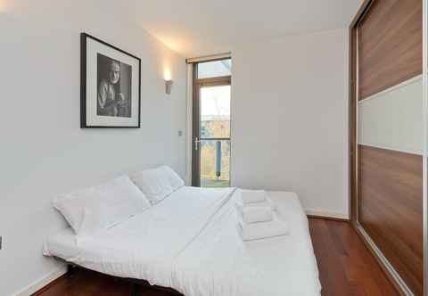 Lainnya Spacious Flat With Balcony Close to the River in Greenwich by Underthedoormat