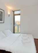 ห้องพัก Spacious Flat With Balcony Close to the River in Greenwich by Underthedoormat