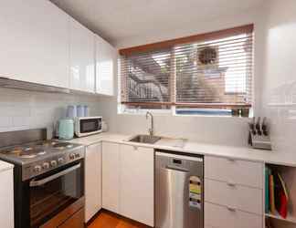 Others 2 Well-appointed Sunny 2 Bedroom Apartment in Northcote With Parking