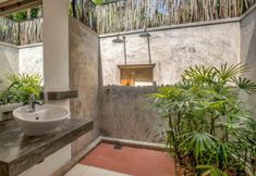 Others 4 Refurbished Family Village House With Private Pool