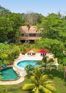 Imej utama A Sophisticated Spacious Beach Villa With 20 Meter Water Slide