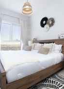 Room Modern Boho 1BR Sleeps4 Balcony Pool Gym Dxbhills