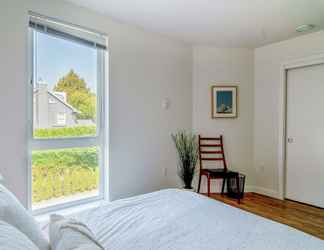 Lainnya 2 Cozy & Bright Capitol Hill Condo W/ Rooftop Views! Condo by Redawning