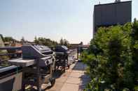 Lainnya Cozy & Bright Capitol Hill Condo W/ Rooftop Views! Condo by Redawning