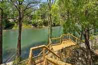 Others River Cliff Retreat CL 954