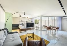 Others 3 Vibrant and Modern Apartment in Tel Aviv