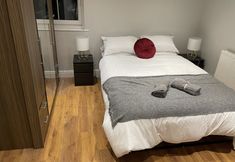 Others 2 Immaculate 2-bed Apartment in London