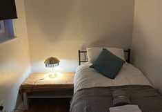 Others 5 Immaculate 2-bed Apartment in London
