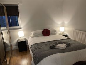 Others 4 Immaculate 2-bed Apartment in London