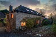 Lain-lain The Old Coach House - Converted Barn With Private Garden Parking and Fireplace