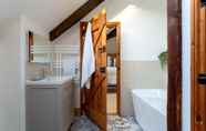 Lainnya 2 The Old Coach House - Converted Barn With Private Garden Parking and Fireplace
