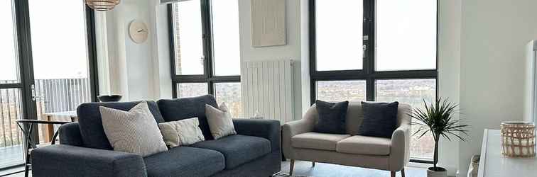 Lain-lain Beautiful 2 Bed Penthouse With Balcony Views LDN