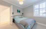 Lainnya 2 Stunning 2 Bedroom Flat With a Garden in Barnes