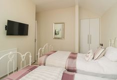 อื่นๆ 6 Raven Cottage