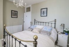 อื่นๆ 4 Raven Cottage