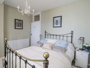 อื่นๆ 4 Raven Cottage