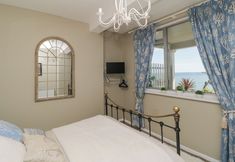 อื่นๆ 2 Raven Cottage