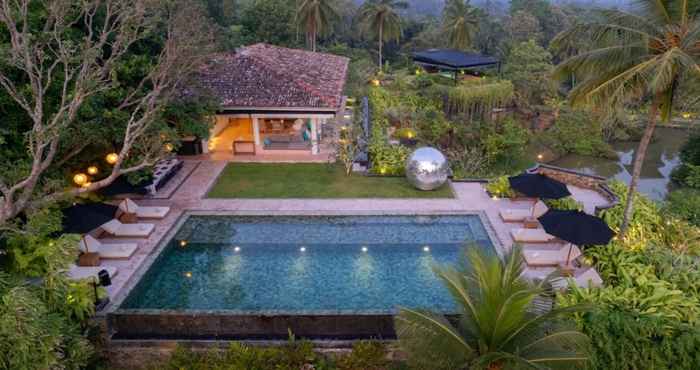 อื่นๆ Cool and Contemporary Hilltop Villa With Ocean Views