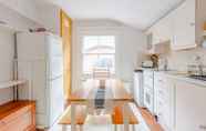 Others 4 Spacious and Serene 1 Bedroom Flat in Ravenscourt Park