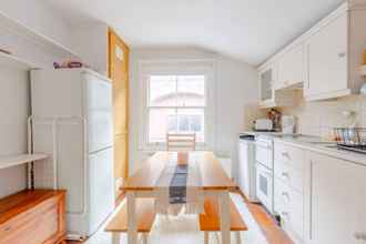 Others 4 Spacious and Serene 1 Bedroom Flat in Ravenscourt Park