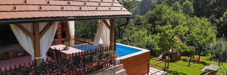 Lainnya Rustic Cottage With Heated Pool