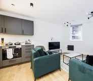 Others 6 Luxurious Apartments in LONDON, SK