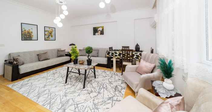 Others Spacious Flat With Backyard in Muratpasa