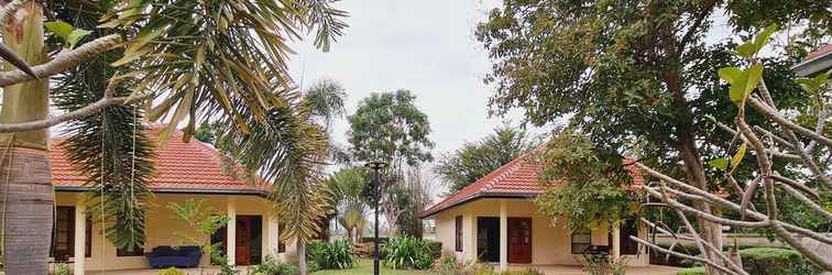 Lainnya Beautiful Bungalow With a Communal Outdoor Pool and 2 km From the Sandy Beach