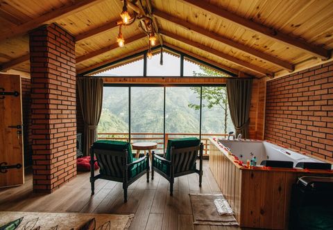 Others Linam Suit & Apart