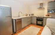 Others 7 Charming 2-bed Cottage in Otley