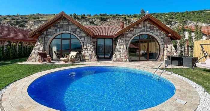 อื่นๆ Amazing Stone House With Private Pool in Iznik