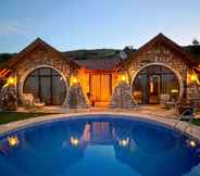 Others 5 Amazing Stone House With Private Pool in Iznik