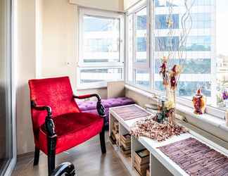 Lain-lain 2 Vibrant Flat in Atasehir With Central Location