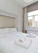 Room Charming Apartment Close to Kings Road Chelsea by Underthedoormat