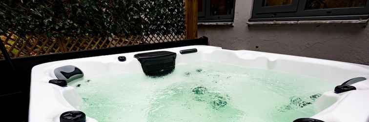 อื่นๆ The Cheshire Gathering - Hot Tub 8 Bedrooms