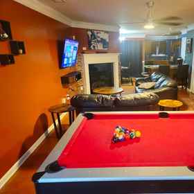 Primary image1超棒的大型三臥房屋配有特大床,汉密尔顿·E·霍姆斯飯店