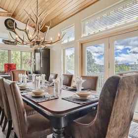 Primary image 1 家庭山居，可容纳多达12人，私人热水浴缸！由RedAwning提供的4卧室家庭住宅, Lake Dillon Theatre Company 酒店