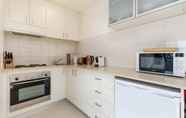 Khác 6 Prime Location 1 Bedroom Apartment Near MCG With Parking