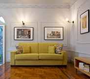 Lain-lain 4 Stylish Apartment in the Center of Naples