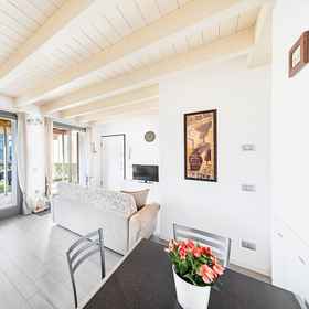 Room 1 ボルゴ ガスパリナ A6 アパートメント バイ ワンダフル イタリー, テルメ・ディ・ガルダ公園 ホテル