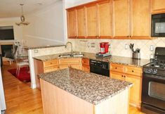 기타 5 Ravishing Downtown Home