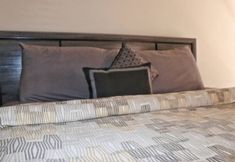 기타 3 Ravishing Downtown Home