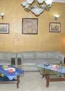 Kawasan tempat duduk lobi Hotel Sweet Inn Lahore