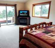 Others 6 Rocky Mountain Retreat 2 Three Bedroom Cabin With Beautiful Views and Personal Hot Tub. 3 Cabin
