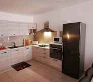 อื่นๆ 3 Beautiful 2 Bed Apartment in Għajnsielem