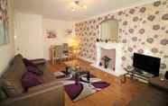 Others 6 Boswell-large Balcony Apartment-town & Racecourse