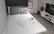 อื่นๆ 5 Hidden Treasure- 2 Beds Sleeps 3 Gillingham