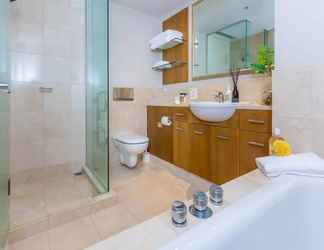 อื่นๆ 2 Stylish Central City Apartment With  Pool & Gym